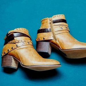 Ladies Cowboy style boots size 8